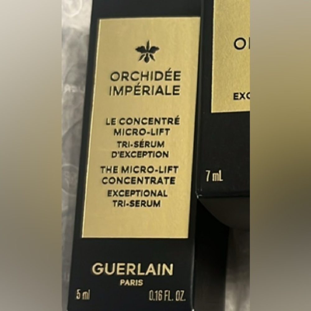 Guerlain Paris Beauty Bundle and Pouch - Picture 11 of 12
